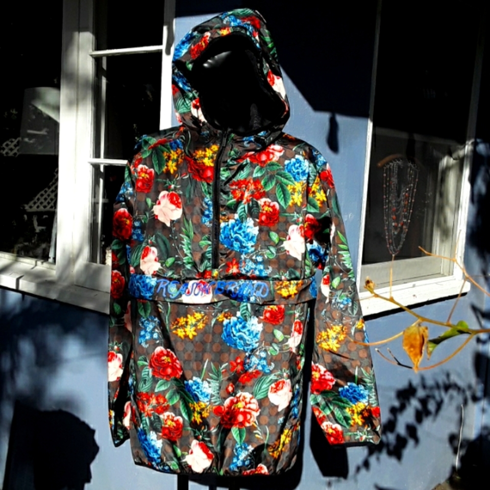 Long sleeve reason windbreaker